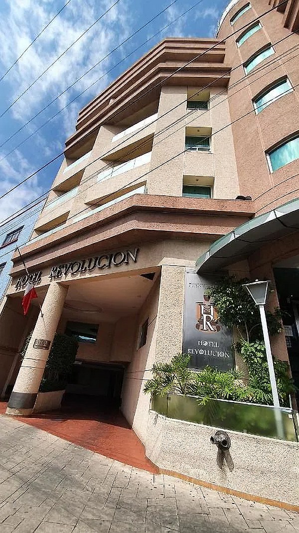 Hotel & Villas Revolucion